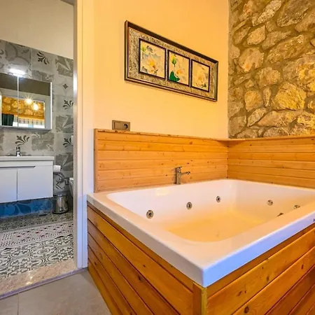 Beyza - 2 Bedrooms With Jacuzzi In Villa Fethiye