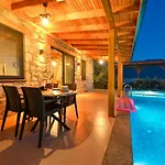 Βίλα Beyza - 2 Bedrooms With Jacuzzi In *