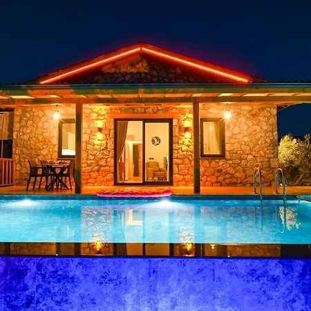 ヴィラ Beyza - 2 Bedrooms With Jacuzzi In フェティエ