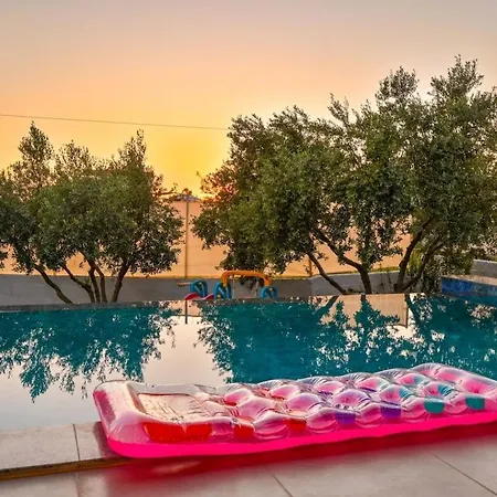 Beyza - 2 Bedrooms With Jacuzzi In 别墅 *