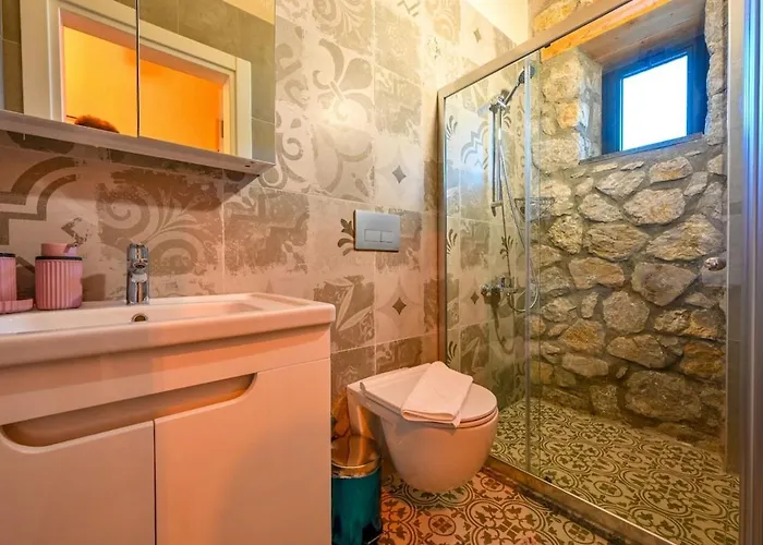 ヴィラ Beyza - 2 Bedrooms With Jacuzzi In フェティエ