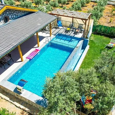 ヴィラ Beyza - 2 Bedrooms With Jacuzzi In *